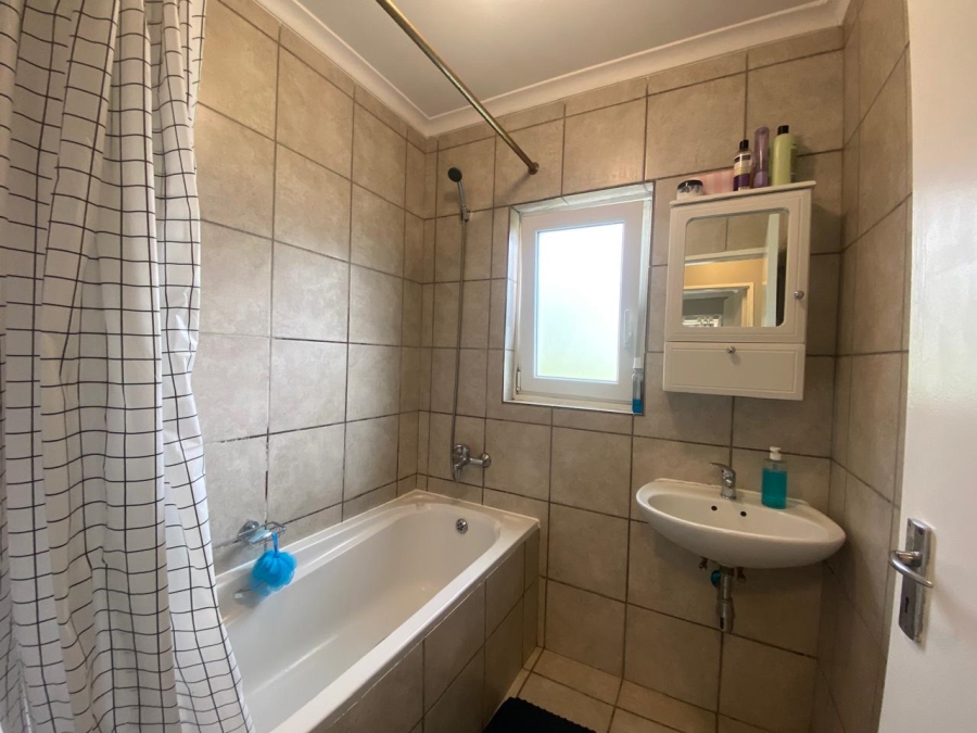 To Let 3 Bedroom Property for Rent in Klein Drakenstein Western Cape